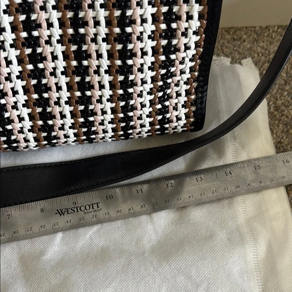 Guess Black and White Satchel with Bold Geometric Design - Picture 4 of 5